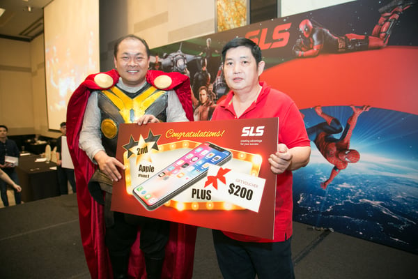 Image shows SLS Group CEO Mr. Roy Tan presenting a prize to a man
