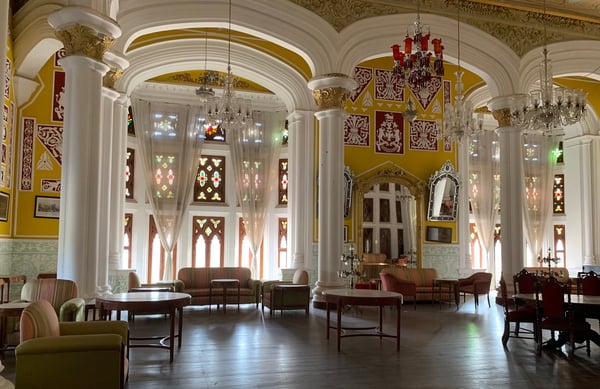 Image shows the function room of Bangalore Palace